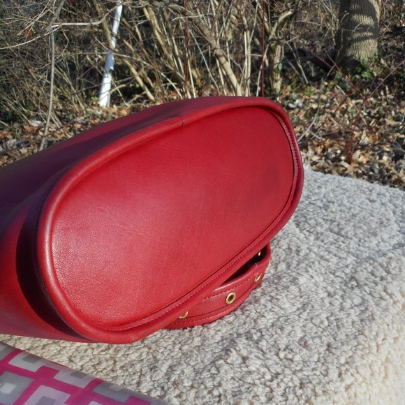 Vintage Coach Slim Duffle #9060 cross-body / Shoulder bag from 1998 in Red - Picture 13 of 13